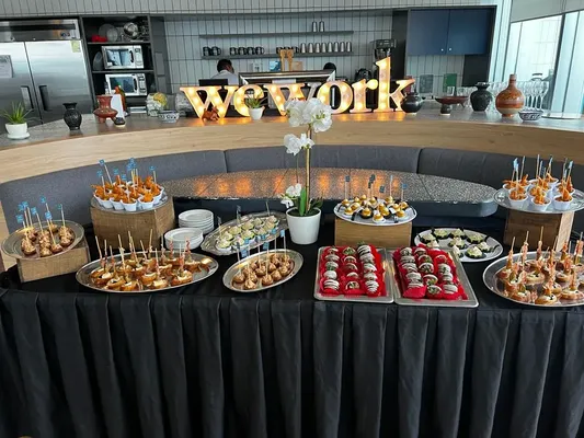 Hay un evento empresarial, es un servicio de comida para eventos a domicilio